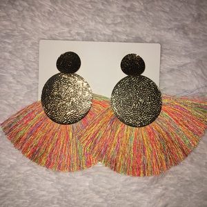 Aretes multicolores
